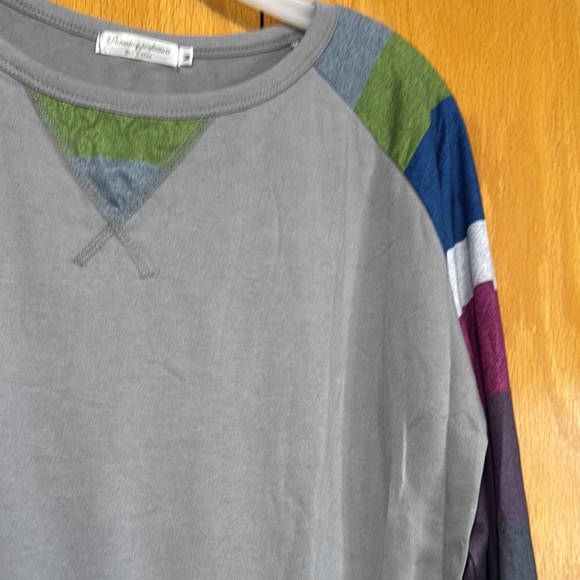 Colorful Sleeve Raglan Top - Picture 3 of 5